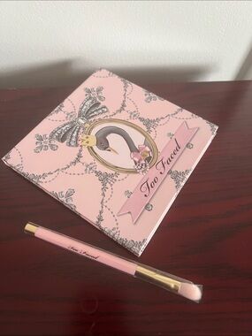 Too Faced Eyeshadow & Cheek Palette w/ Brush